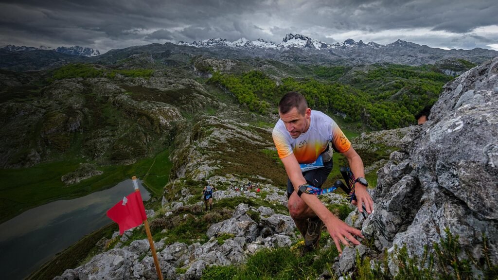 Roberto Montes, entrenador de CorreMontes, en la Maratón Xtreme Lagos de Covadonga